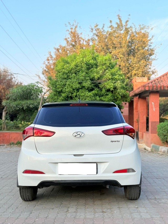 Second-hand 2017 Hyundai i20 Sportz 1.2 for sale in New Delhi-2
