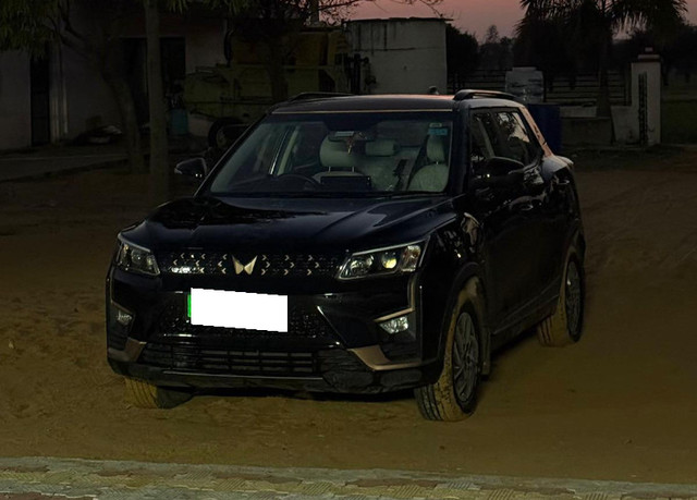 Mahindra XUV400 EV EC - Photo 2