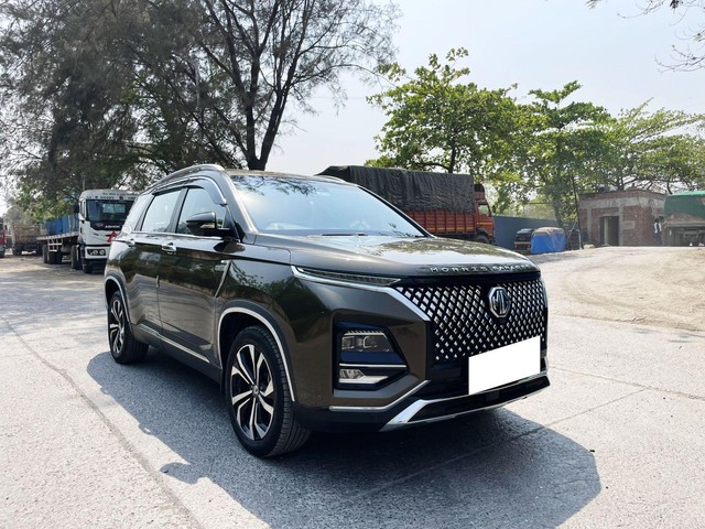 Second-hand 2023 MG Hector Plus 1.5 Turbo Savvy Pro CVT 7 Str BSVI for sale in Mumbai-0
