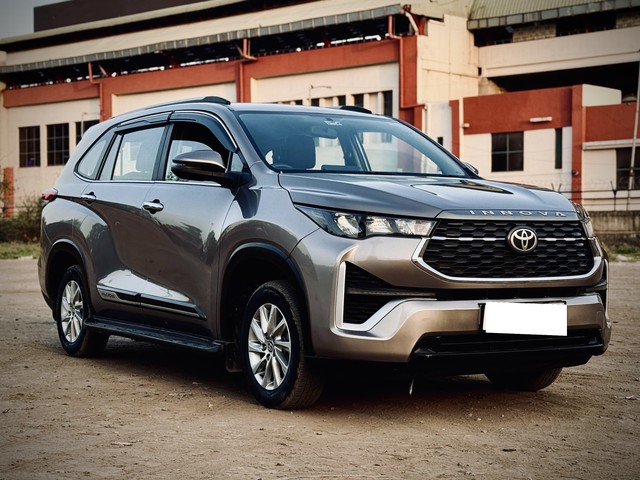 Second-hand 2025 Toyota Innova Hycross GX 7STR for sale in New Delhi-8