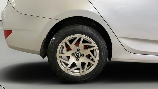 Second-hand 2015 Hyundai Verna 1.4 VTVT for sale in New Delhi-24