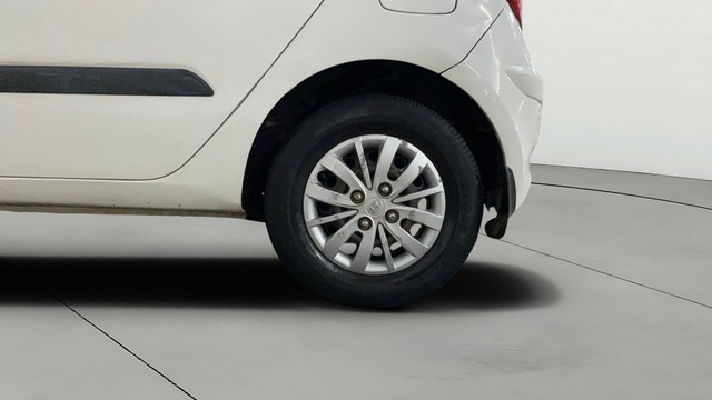 Second-hand 2016 Hyundai i10 Sportz 1.1L for sale in Chandigarh-26