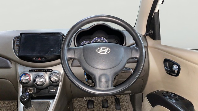 Second-hand 2016 Hyundai i10 Sportz 1.1L for sale in Chandigarh-12