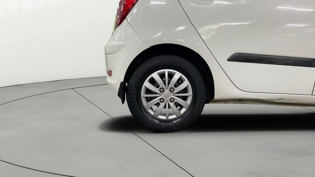 Second-hand 2016 Hyundai i10 Sportz 1.1L for sale in Chandigarh-24