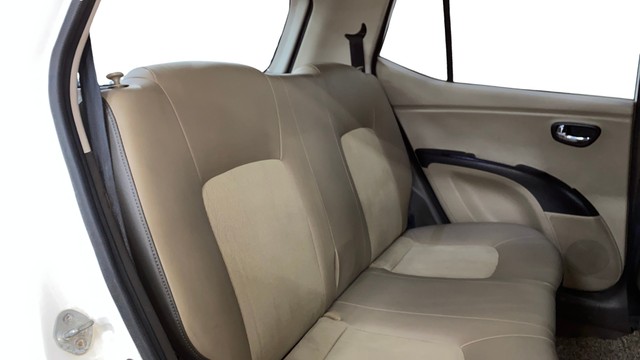 Second-hand 2016 Hyundai i10 Sportz 1.1L for sale in Chandigarh-16