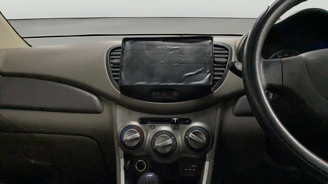 Second-hand 2016 Hyundai i10 Sportz 1.1L for sale in Chandigarh-22