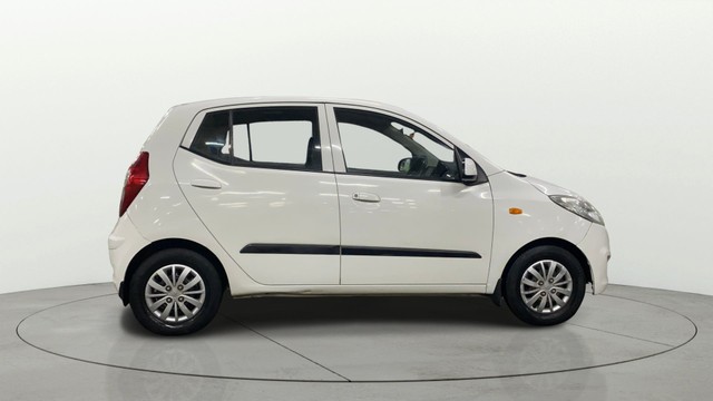 Second-hand 2016 Hyundai i10 Sportz 1.1L for sale in Chandigarh-1