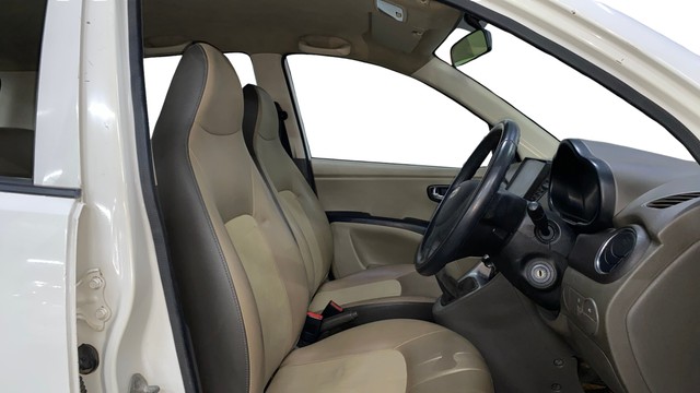 Second-hand 2016 Hyundai i10 Sportz 1.1L for sale in Chandigarh-15