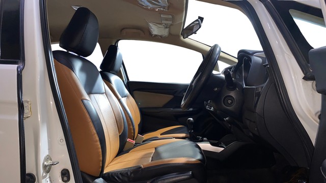 Second-hand 2018 Honda Jazz 1.5 SV i DTEC for sale in Howrah-15