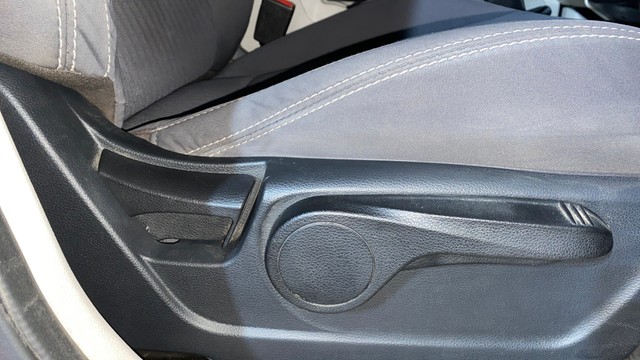 Second-hand 2022 Mahindra XUV300 W8 BSVI for sale in Howrah-18