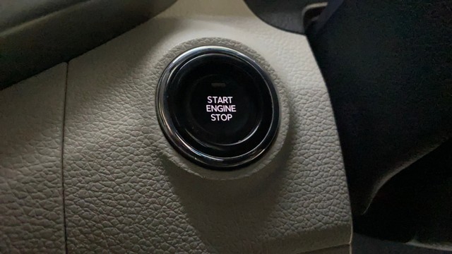 Second-hand 2022 Mahindra XUV300 W8 BSVI for sale in Howrah-23