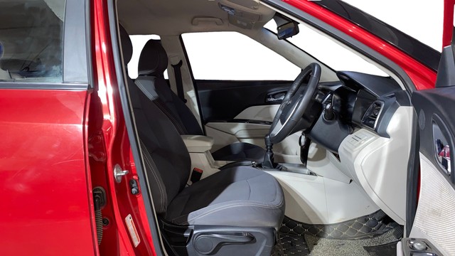 Second-hand 2022 Mahindra XUV300 W8 BSVI for sale in Howrah-15