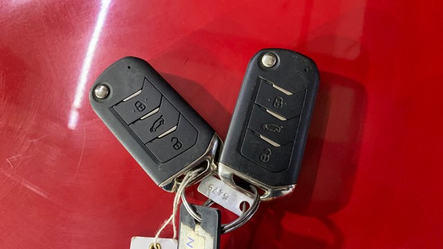 Second-hand 2022 Mahindra XUV300 W8 BSVI for sale in Howrah-21