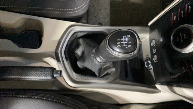 Second-hand 2022 Mahindra XUV300 W8 BSVI for sale in Howrah-13