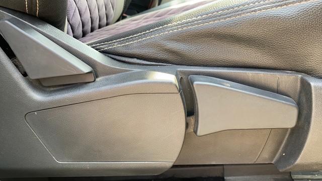 Second-hand 2022 Renault Triber RXZ EASY-R AMT BSVI for sale in Vadodara-18