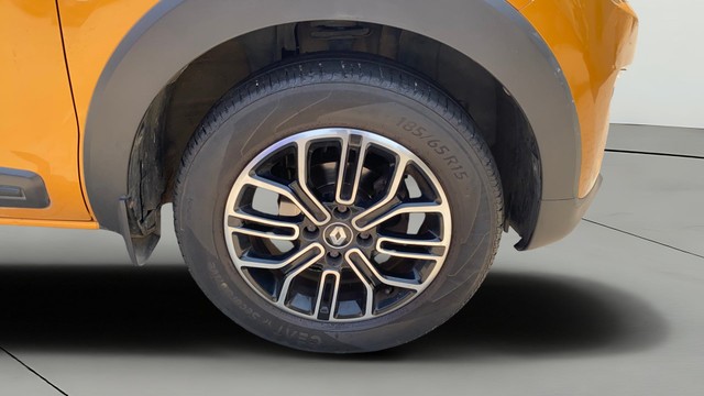 Second-hand 2022 Renault Triber RXZ EASY-R AMT BSVI for sale in Vadodara-24