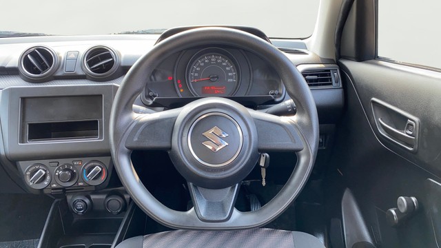 Maruti Suzuki Swift LXI Second-hand 2022 Maruti Suzuki Swift LXI for sale in Vadodara-12
