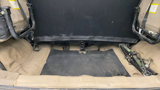 Second-hand 2017 Mahindra TUV 300 T8 for sale in Lucknow-19