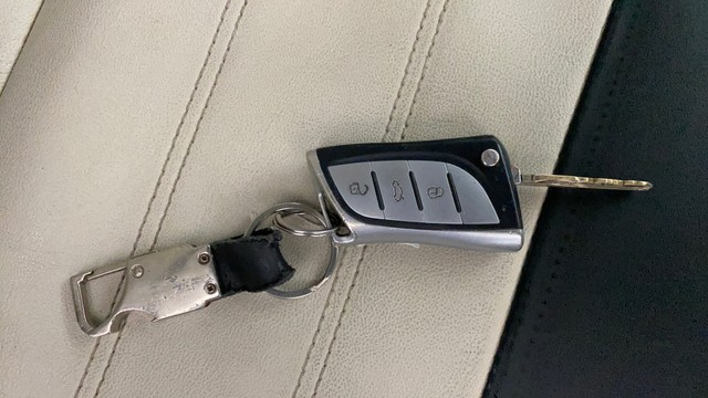 Second-hand 2017 Mahindra TUV 300 T8 for sale in Lucknow-21