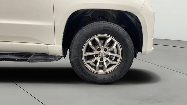 Second-hand 2017 Mahindra TUV 300 T8 for sale in Lucknow-23