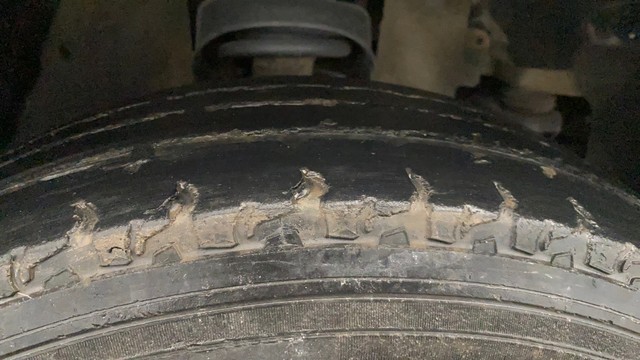 Second-hand 2017 Mahindra TUV 300 T8 for sale in Lucknow-28