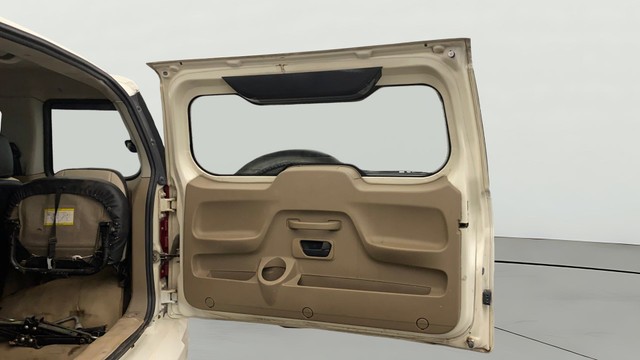 Second-hand 2017 Mahindra TUV 300 T8 for sale in Lucknow-20