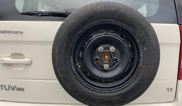 Second-hand 2017 Mahindra TUV 300 T8 for sale in Lucknow-27