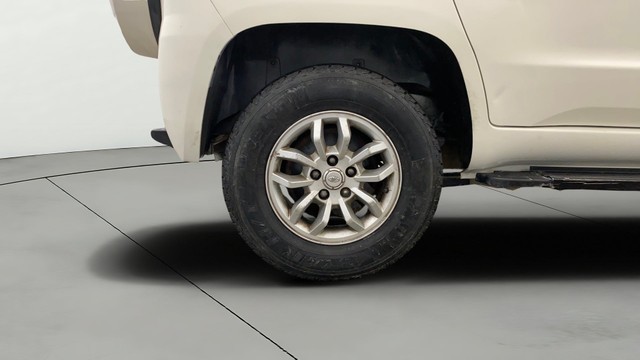 Second-hand 2017 Mahindra TUV 300 T8 for sale in Lucknow-24