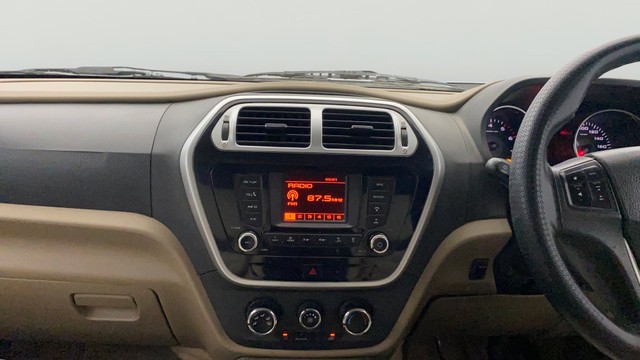 Second-hand 2017 Mahindra TUV 300 T8 for sale in Lucknow-22