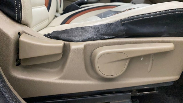 Second-hand 2017 Mahindra TUV 300 T8 for sale in Lucknow-18