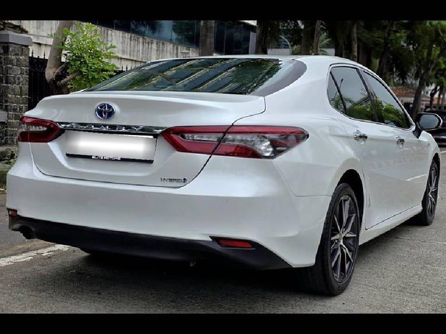 Second-hand 2022 Toyota Camry Hybrid 2.5 for sale in Mumbai-12