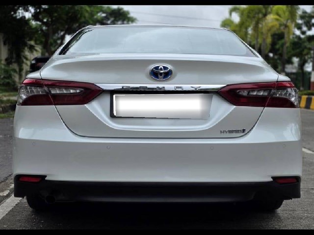 Second-hand 2022 Toyota Camry Hybrid 2.5 for sale in Mumbai-2