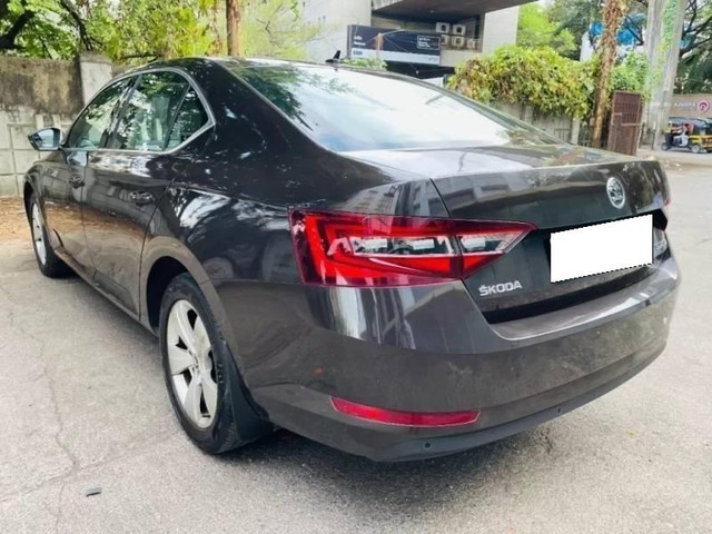 Second-hand 2018 Skoda Superb Style 1.8 TSI AT for sale in Mumbai-14