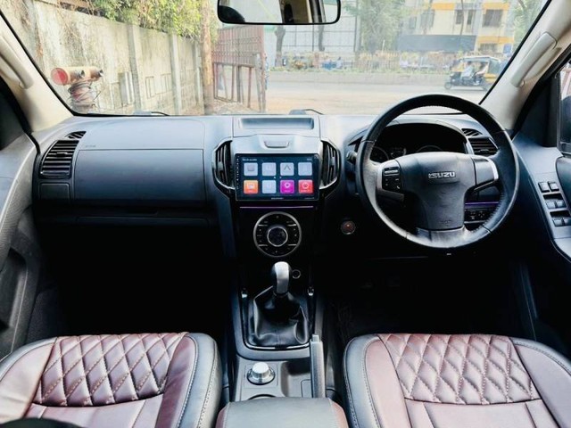 Second-hand 2024 Isuzu V-Cross 4x4 Z for sale in Mumbai-11