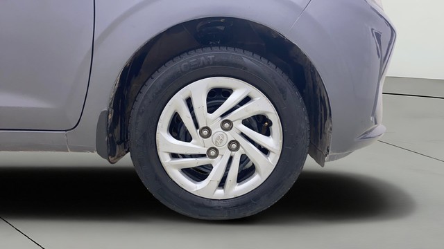 Second-hand 2021 Hyundai Aura S CNG for sale in New Delhi-23