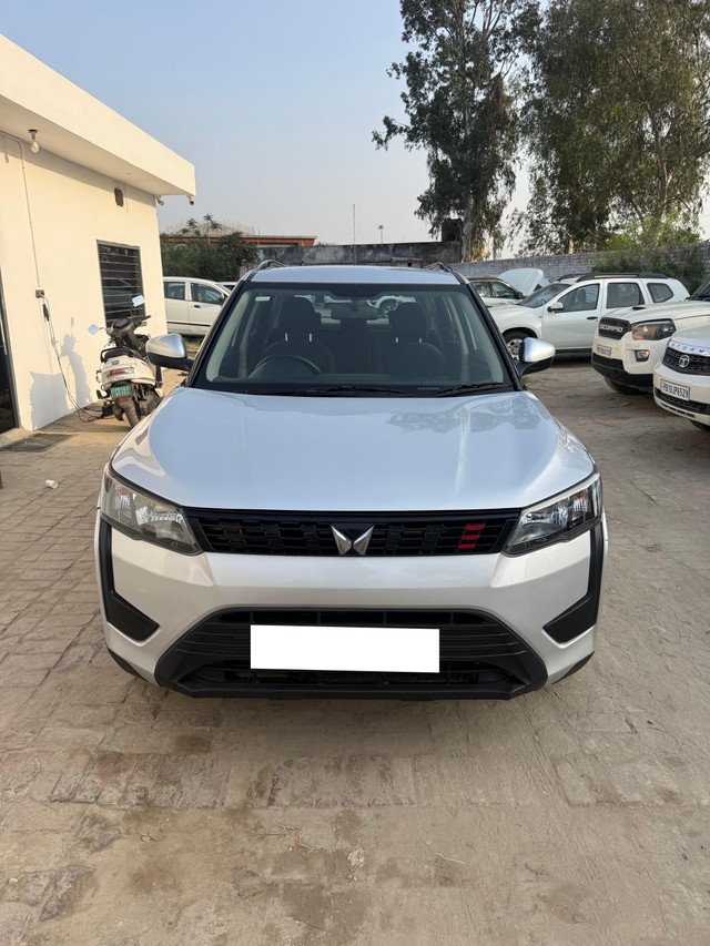 Second-hand 2019 Mahindra XUV300 W6 Diesel BSIV for sale in Ludhiana-4