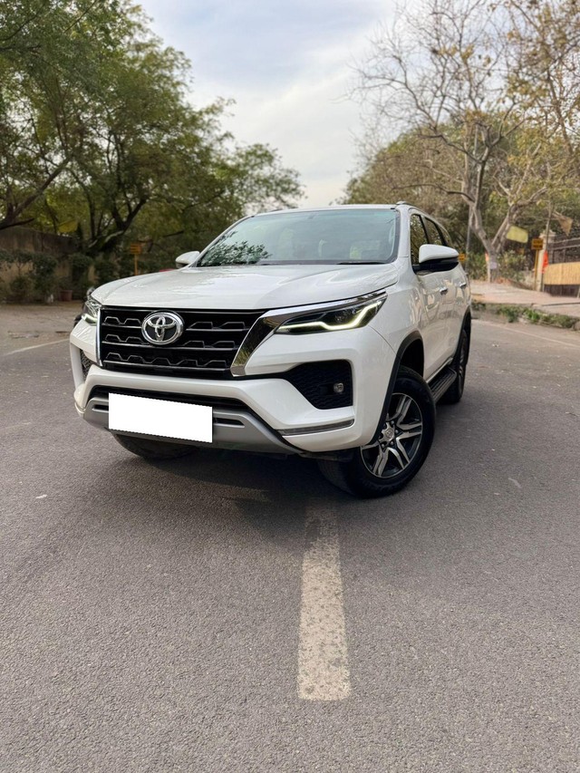 Second-hand 2025 Toyota Fortuner 4X2 Diesel AT for sale in New Delhi-4