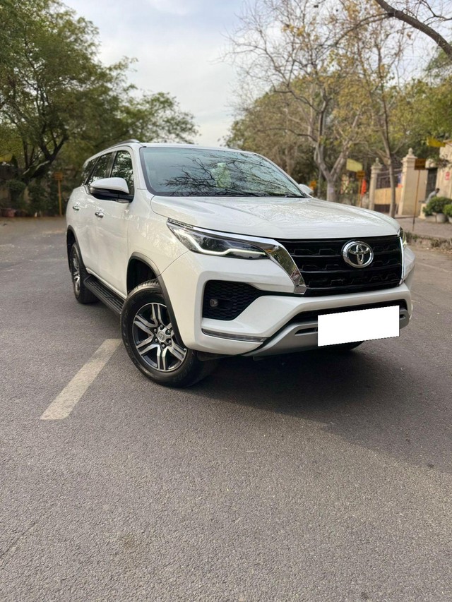 Second-hand 2025 Toyota Fortuner 4X2 Diesel AT for sale in New Delhi-16