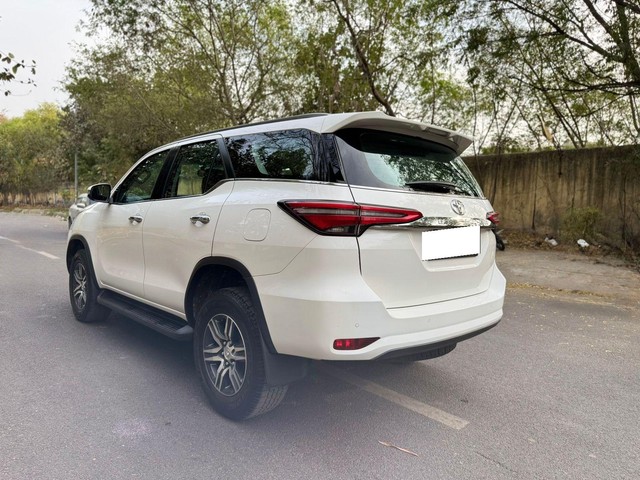 Second-hand 2025 Toyota Fortuner 4X2 Diesel AT for sale in New Delhi-11