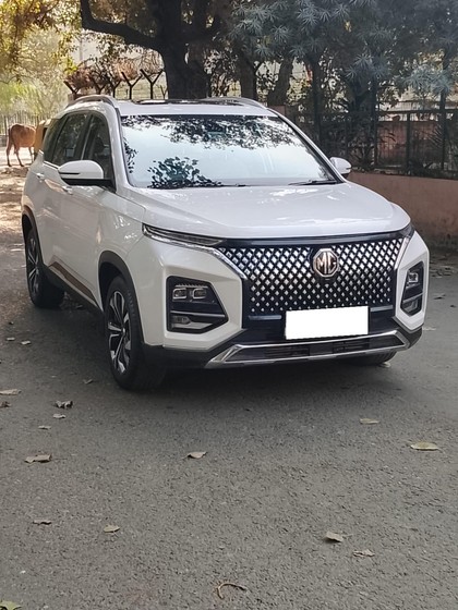 Second-hand 2023 MG Hector Sharp CVT for sale in New Delhi