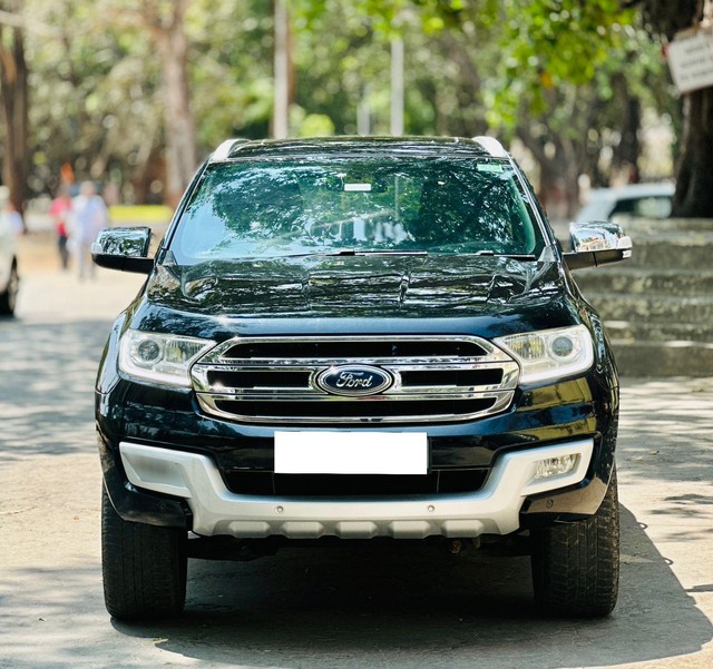 Second-hand 2018 Ford Endeavour 2.2 Titanium AT 4X2 for sale in Pune-5