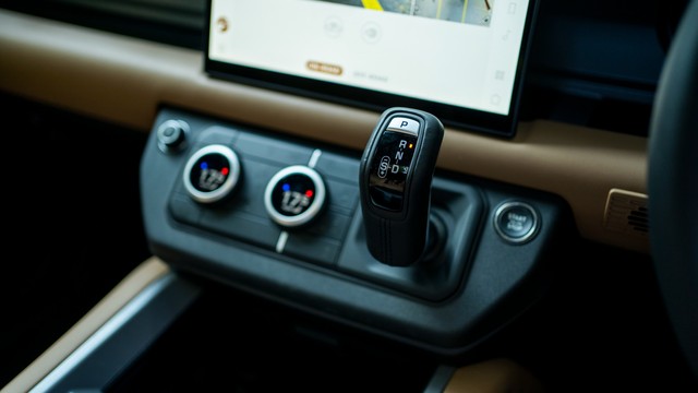 Second-hand 2026 Land Rover Defender 5.0 l V8 Petrol 110 X-Dynamic HSE for sale in New Delhi-4