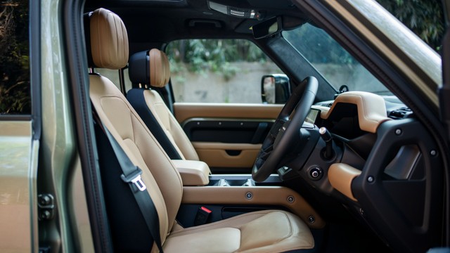 Second-hand 2026 Land Rover Defender 5.0 l V8 Petrol 110 X-Dynamic HSE for sale in New Delhi-19