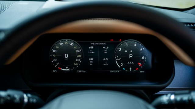 Second-hand 2026 Land Rover Defender 5.0 l V8 Petrol 110 X-Dynamic HSE for sale in New Delhi-6