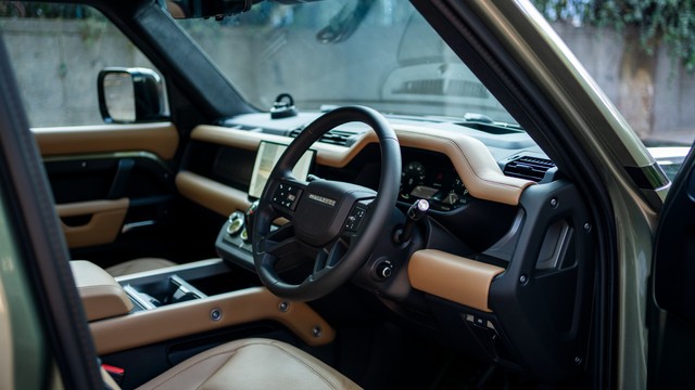 Second-hand 2026 Land Rover Defender 5.0 l V8 Petrol 110 X-Dynamic HSE for sale in New Delhi-10