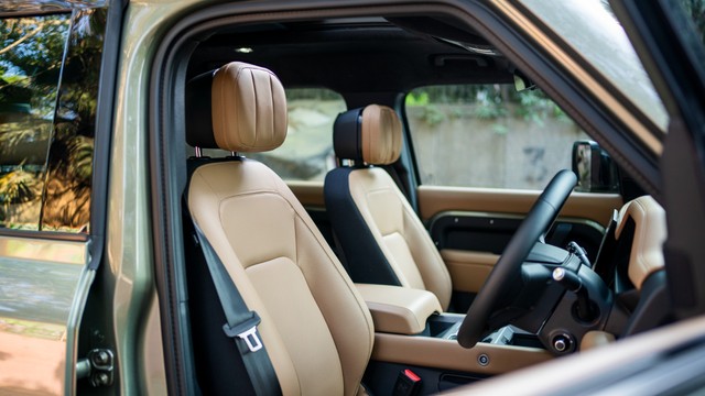 Second-hand 2026 Land Rover Defender 5.0 l V8 Petrol 110 X-Dynamic HSE for sale in New Delhi-9