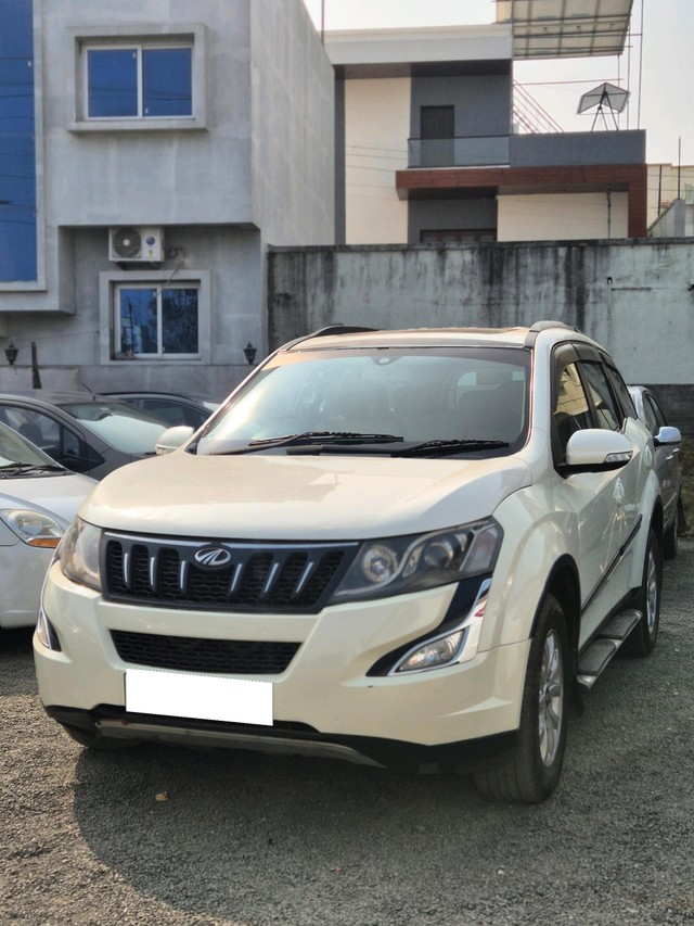 Second-hand 2016 Mahindra XUV500 R W10 FWD for sale in Vadodara-2