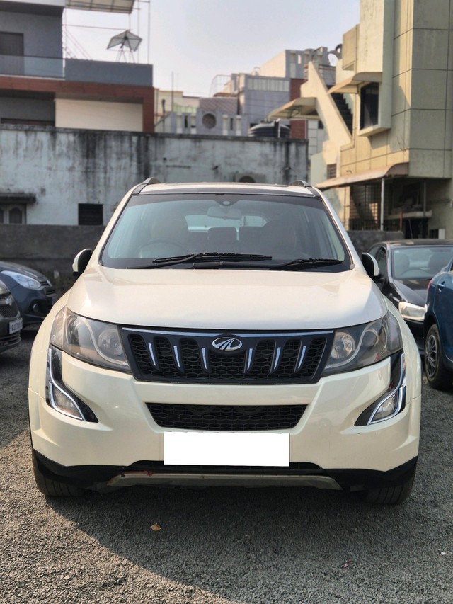 Second-hand 2016 Mahindra XUV500 R W10 FWD for sale in Vadodara-3