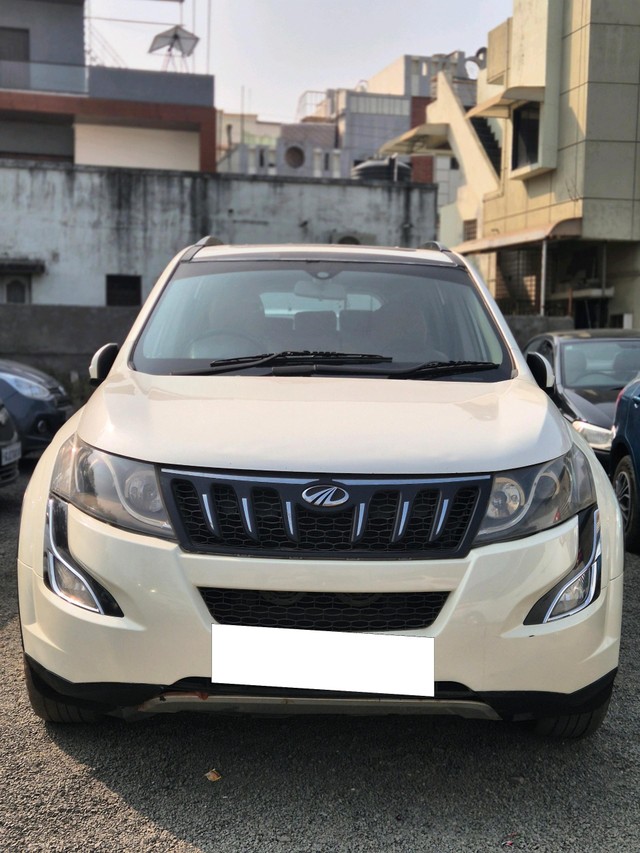 Second-hand 2016 Mahindra XUV500 R W10 FWD for sale in Vadodara-5