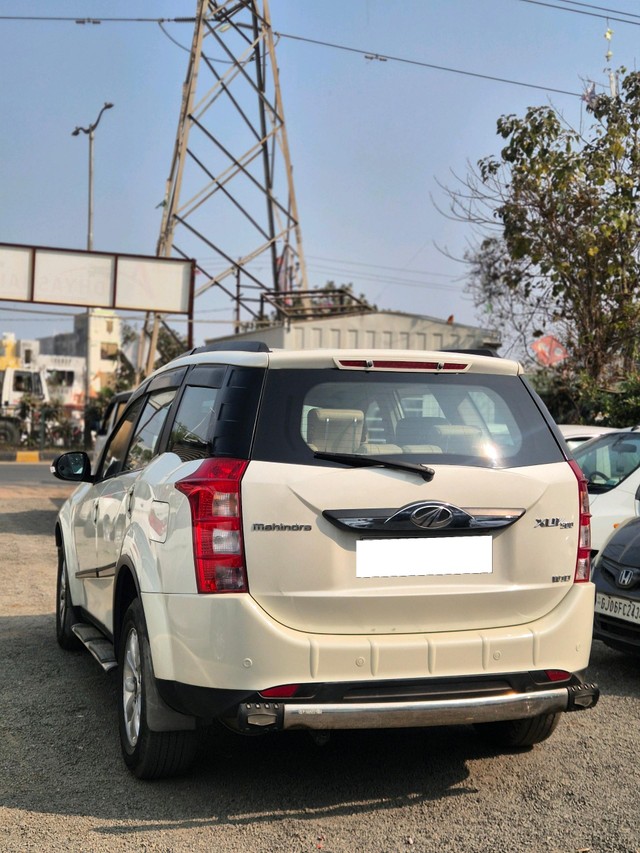 Second-hand 2016 Mahindra XUV500 R W10 FWD for sale in Vadodara-7